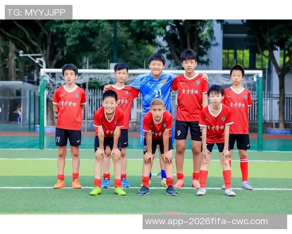 校园足球的多元发展与教育价值探讨：促进学生全面成长的新途径